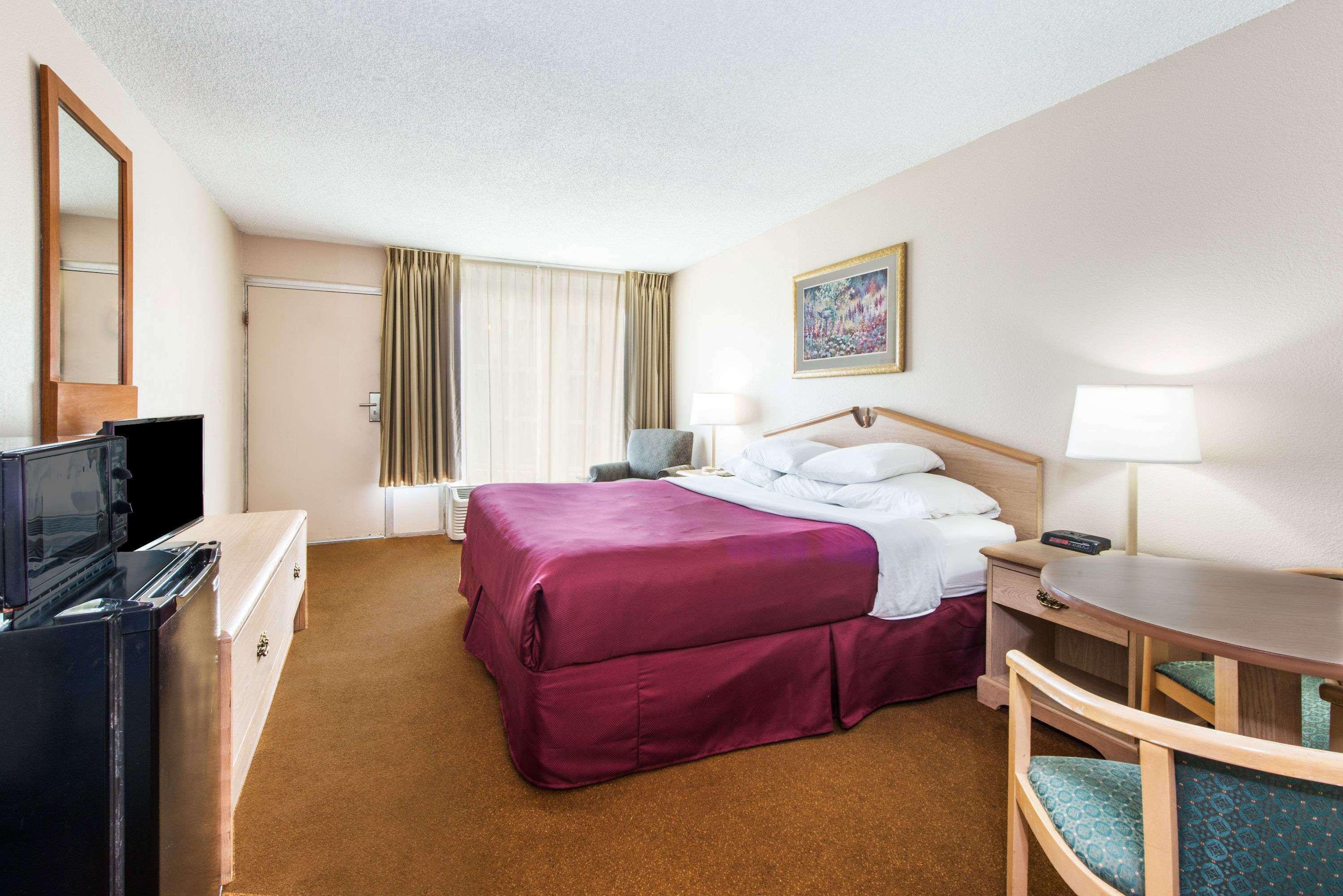 Days Inn By Wyndham Elizabethtown Eksteriør billede